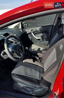 Хэтчбек Ford Fiesta 2012 в 