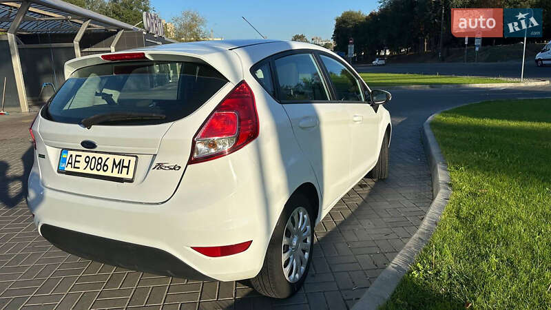 Хэтчбек Ford Fiesta 2016 в Днепре