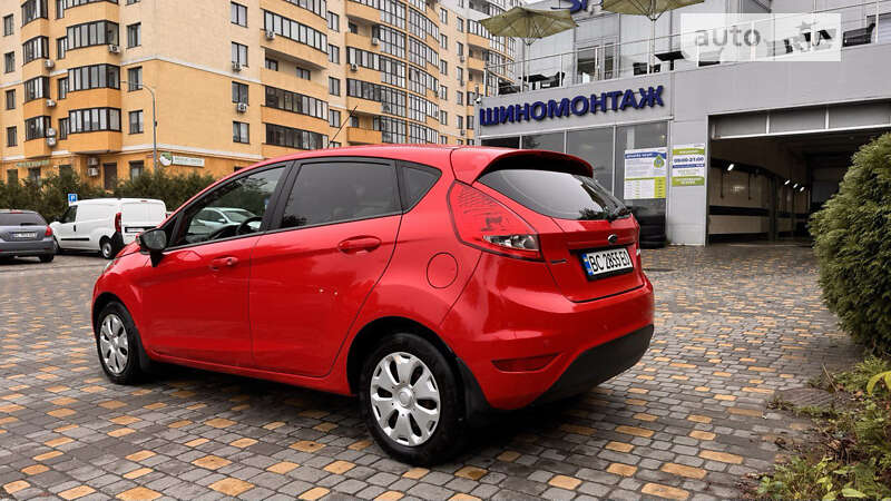 Хэтчбек Ford Fiesta 2011 в 