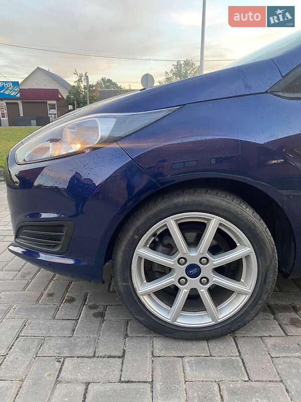 Хетчбек Ford Fiesta 2015 в Любомлі