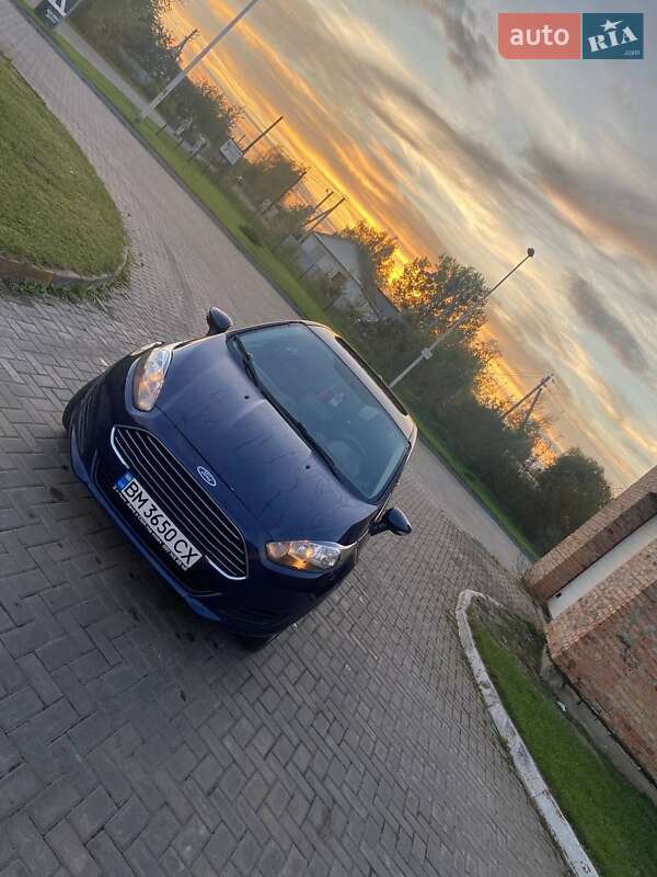 Хетчбек Ford Fiesta 2015 в Любомлі