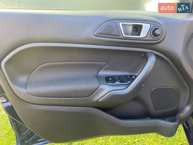 Хетчбек Ford Fiesta 2015 в Любомлі