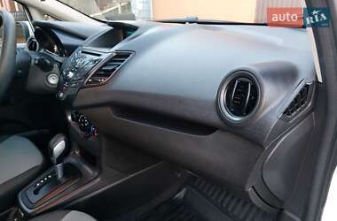 Седан Ford Fiesta 2015 в 