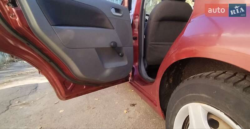 Хэтчбек Ford Fiesta 2002 в Житомире