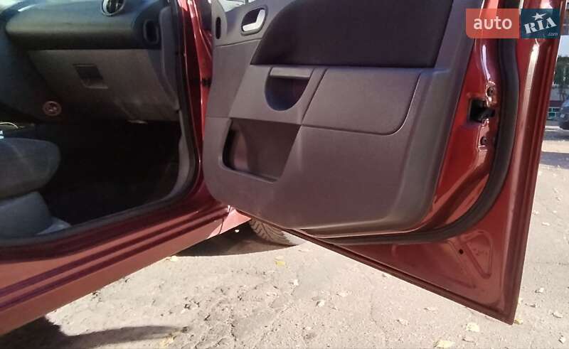 Хэтчбек Ford Fiesta 2002 в Житомире