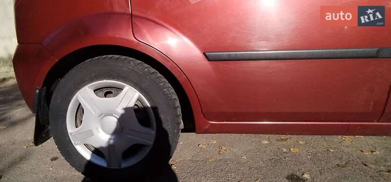 Хэтчбек Ford Fiesta 2002 в Житомире