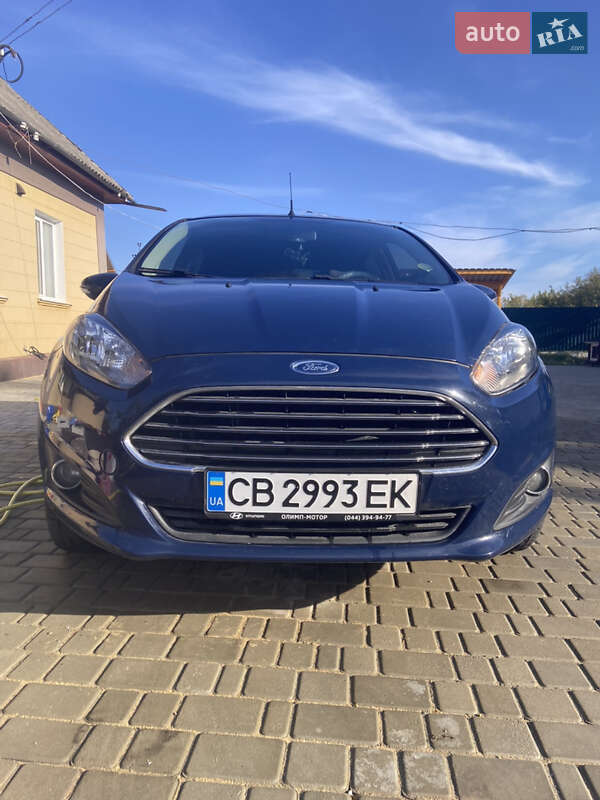 Хетчбек Ford Fiesta 2015 в 