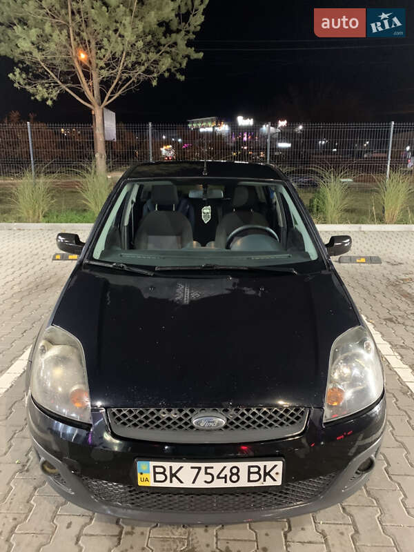 Хэтчбек Ford Fiesta 2008 в Ровно