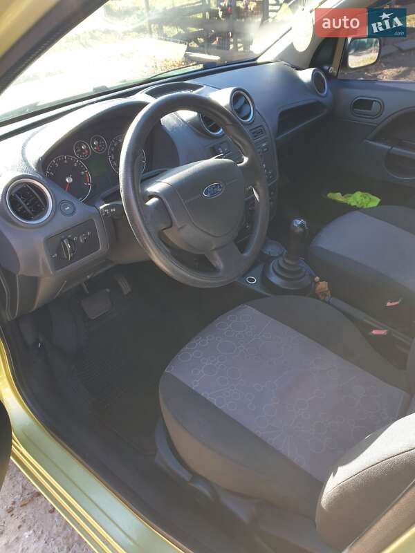 Хэтчбек Ford Fiesta 2007 в Киеве