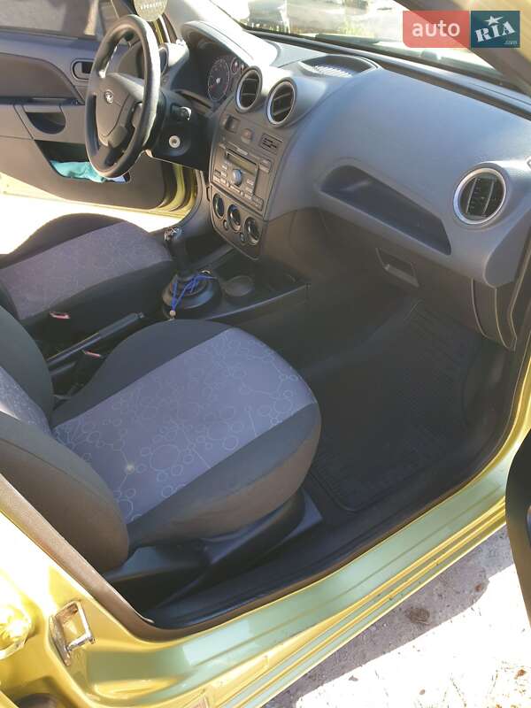 Хэтчбек Ford Fiesta 2007 в Киеве