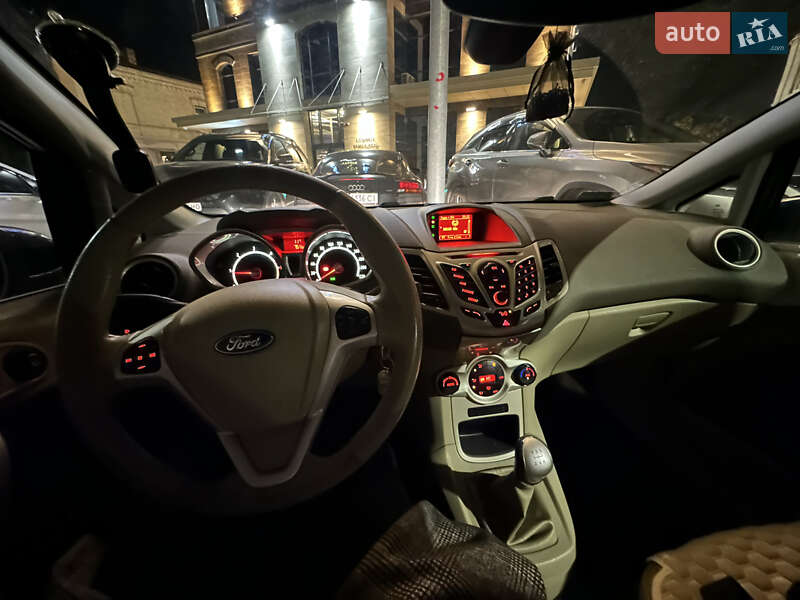 Хэтчбек Ford Fiesta 2009 в Луцке