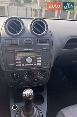Хетчбек Ford Fiesta 2007 в 