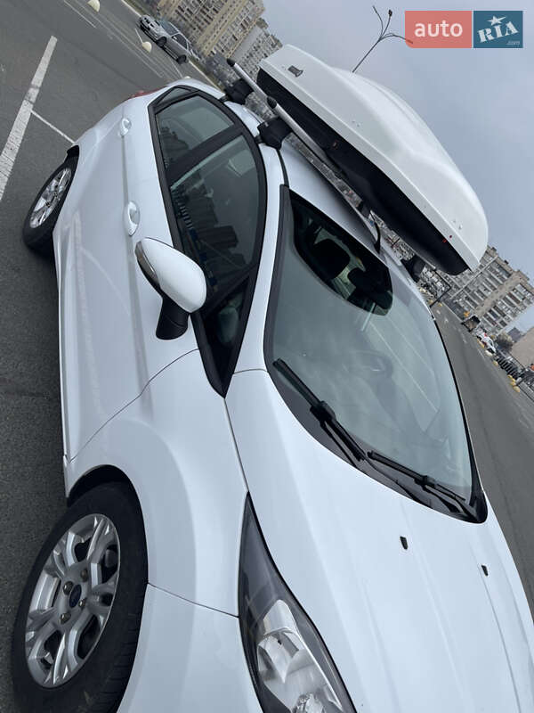 Хэтчбек Ford Fiesta 2016 в Киеве фото 3 Хэтчбек Ford Fiesta 2016 в Киеве