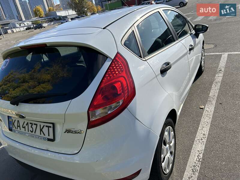 Хэтчбек Ford Fiesta 2012 в Киеве
