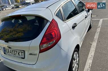 Хэтчбек Ford Fiesta 2012 в 