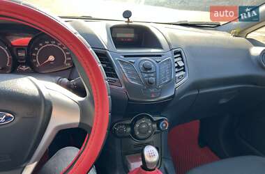 Хэтчбек Ford Fiesta 2012 в 