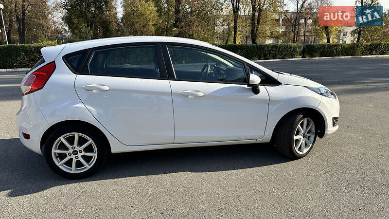 Хэтчбек Ford Fiesta 2017 в Киеве