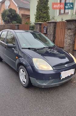 Хэтчбек Ford Fiesta 2005 в 