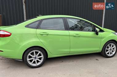 Седан Ford Fiesta 2014 в Чернигове