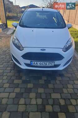Хэтчбек Ford Fiesta 2016 в 