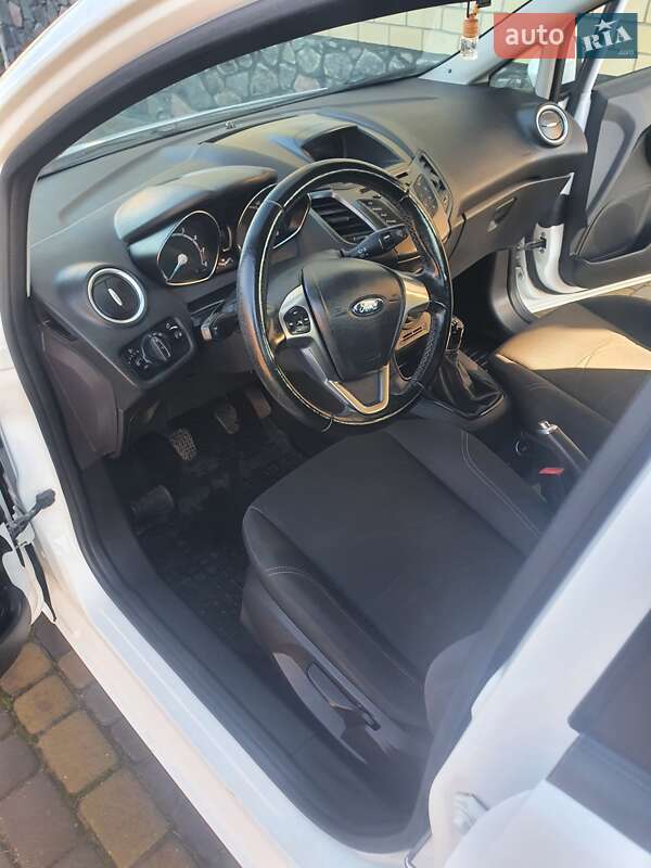 Хэтчбек Ford Fiesta 2016 в Луцке