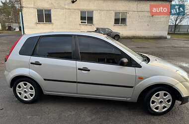 Хэтчбек Ford Fiesta 2004 в Дубровице