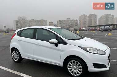 Хэтчбек Ford Fiesta 2015 в Киеве