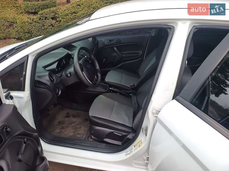 Хэтчбек Ford Fiesta 2017 в Сарнах