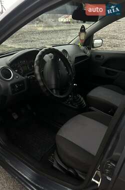 Хэтчбек Ford Fiesta 2007 в Ромнах