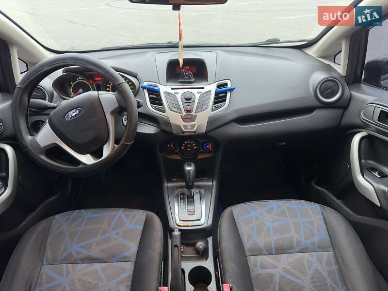 Седан Ford Fiesta 2012 в Ржищеве