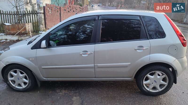 Хэтчбек Ford Fiesta 2007 в Глыбокой