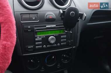 Хэтчбек Ford Fiesta 2007 в 