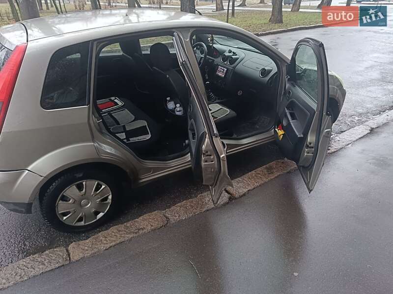 Хэтчбек Ford Fiesta 2004 в Одессе фото 4 Хэтчбек Ford Fiesta 2004 в Одессе