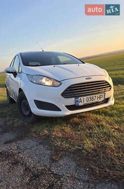 Хэтчбек Ford Fiesta 2015 в 