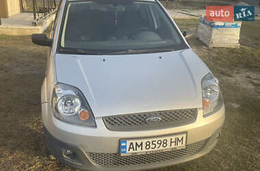 Хэтчбек Ford Fiesta 2006 в 