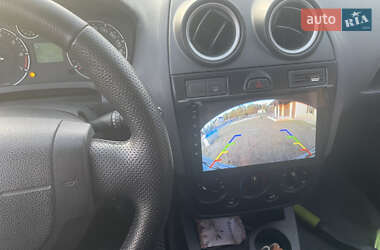 Хэтчбек Ford Fiesta 2006 в 