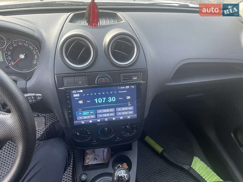 Хэтчбек Ford Fiesta 2006 в Житомире