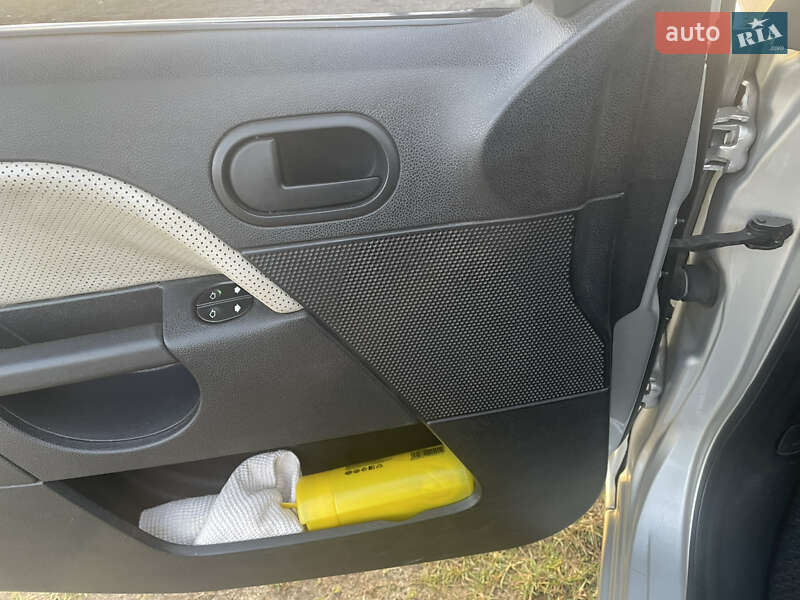 Хэтчбек Ford Fiesta 2006 в Житомире