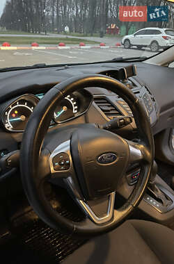 Хэтчбек Ford Fiesta 2016 в 