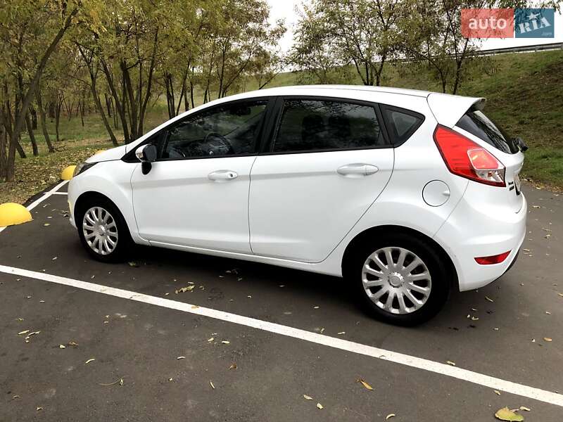 Хэтчбек Ford Fiesta 2013 в Киеве