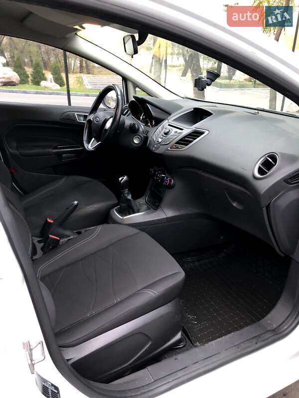 Хэтчбек Ford Fiesta 2013 в Киеве