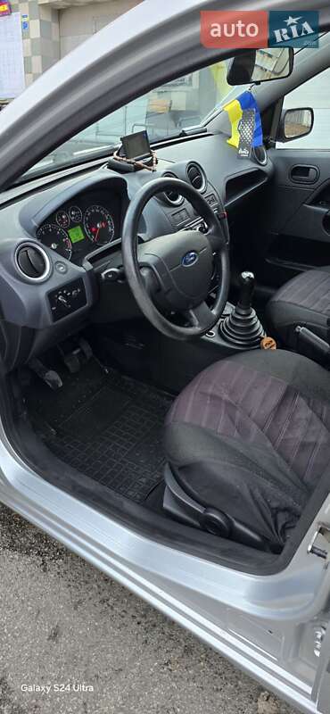 Хэтчбек Ford Fiesta 2007 в Киеве