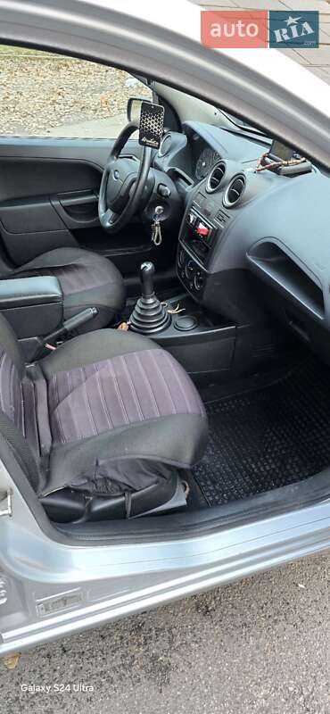 Хэтчбек Ford Fiesta 2007 в Киеве