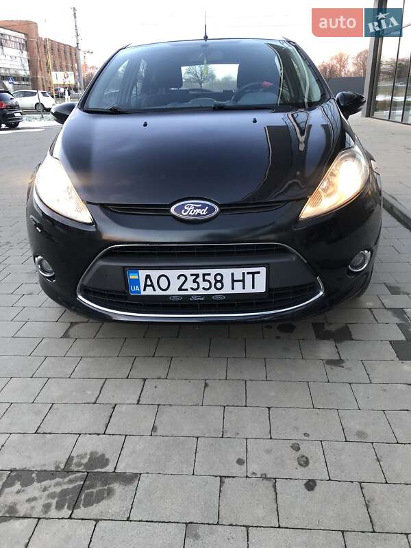 Хэтчбек Ford Fiesta 2010 в Ужгороде