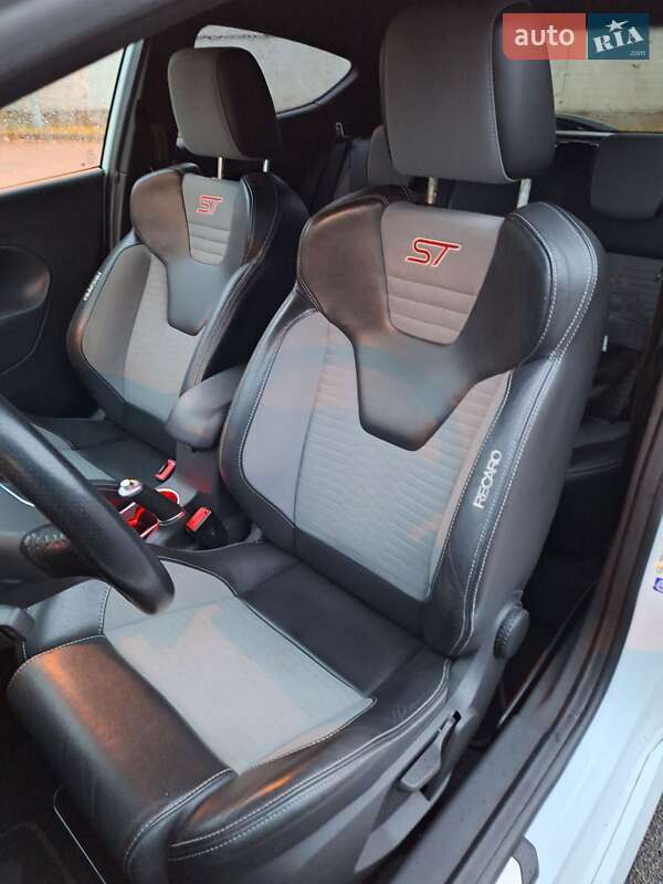 Хэтчбек Ford Fiesta 2016 в Киеве