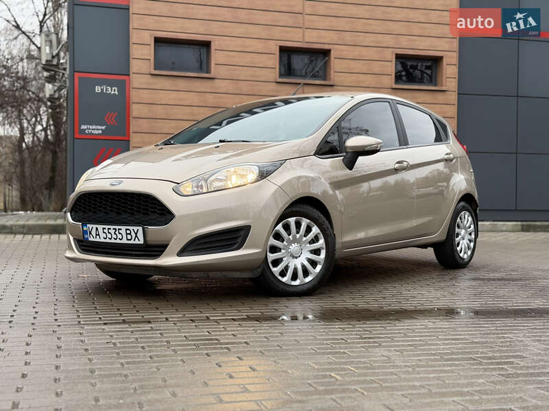 Хетчбек Ford Fiesta 2016 в Києві