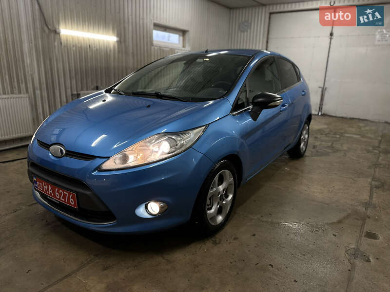 Хэтчбек Ford Fiesta 2010 в Почаеве