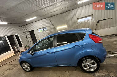 Хэтчбек Ford Fiesta 2010 в Почаеве