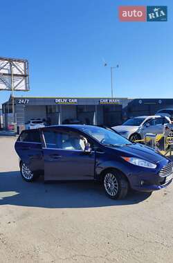 Хэтчбек Ford Fiesta 2016 в 