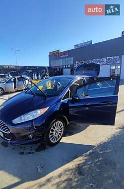 Хэтчбек Ford Fiesta 2016 в 